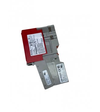 Module Allen-Bradley 1734-IB8S avec Allen-Bradley 1734-MB et Allen-Bradley 1734-RTB